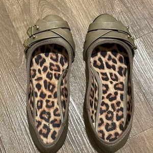 Size 5 flats
